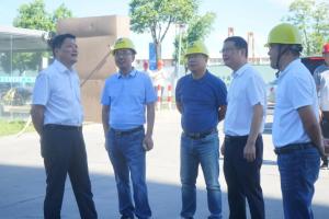 集團黨委書記、董事長周建新一行赴工地慰問公司高溫下堅守崗位的建設(shè)